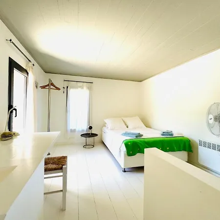 Calliste's House Ioulis