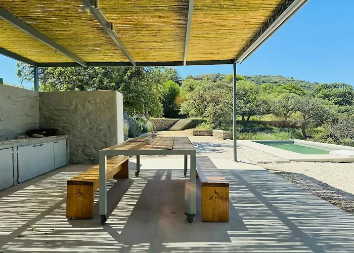 فيلة Calliste's House