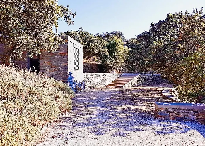 فيلة Calliste's House