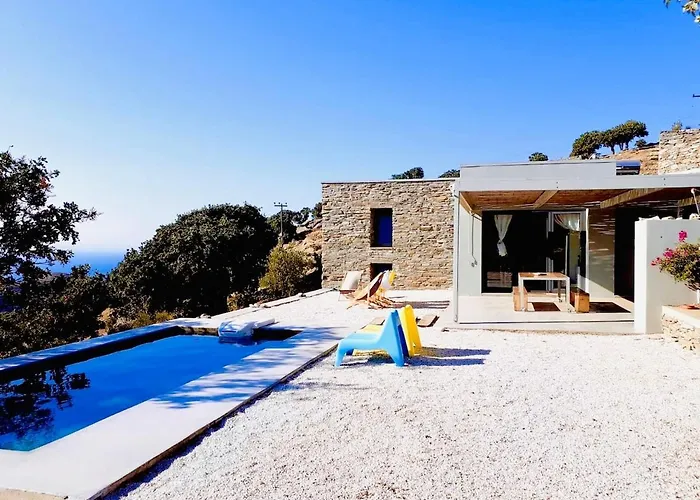 فيلة Calliste's House